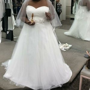 Ivory wedding dress